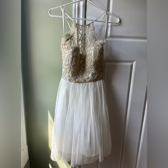 Sequin Hearts 💛 White and gold halter dress - Picture 1 of 7